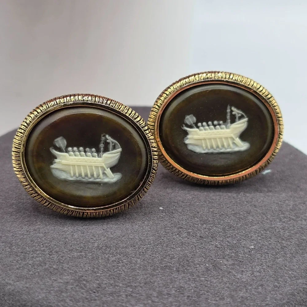 DANTE Cameo Cufflinks Boat Scene Roman Ship Oval Gold Tone Mens Formal Nautical